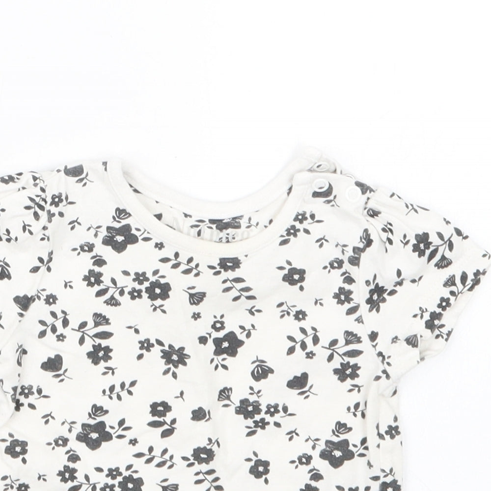 Nutmeg Girls Black Geometric  Basic T-Shirt Size 3-6 Months