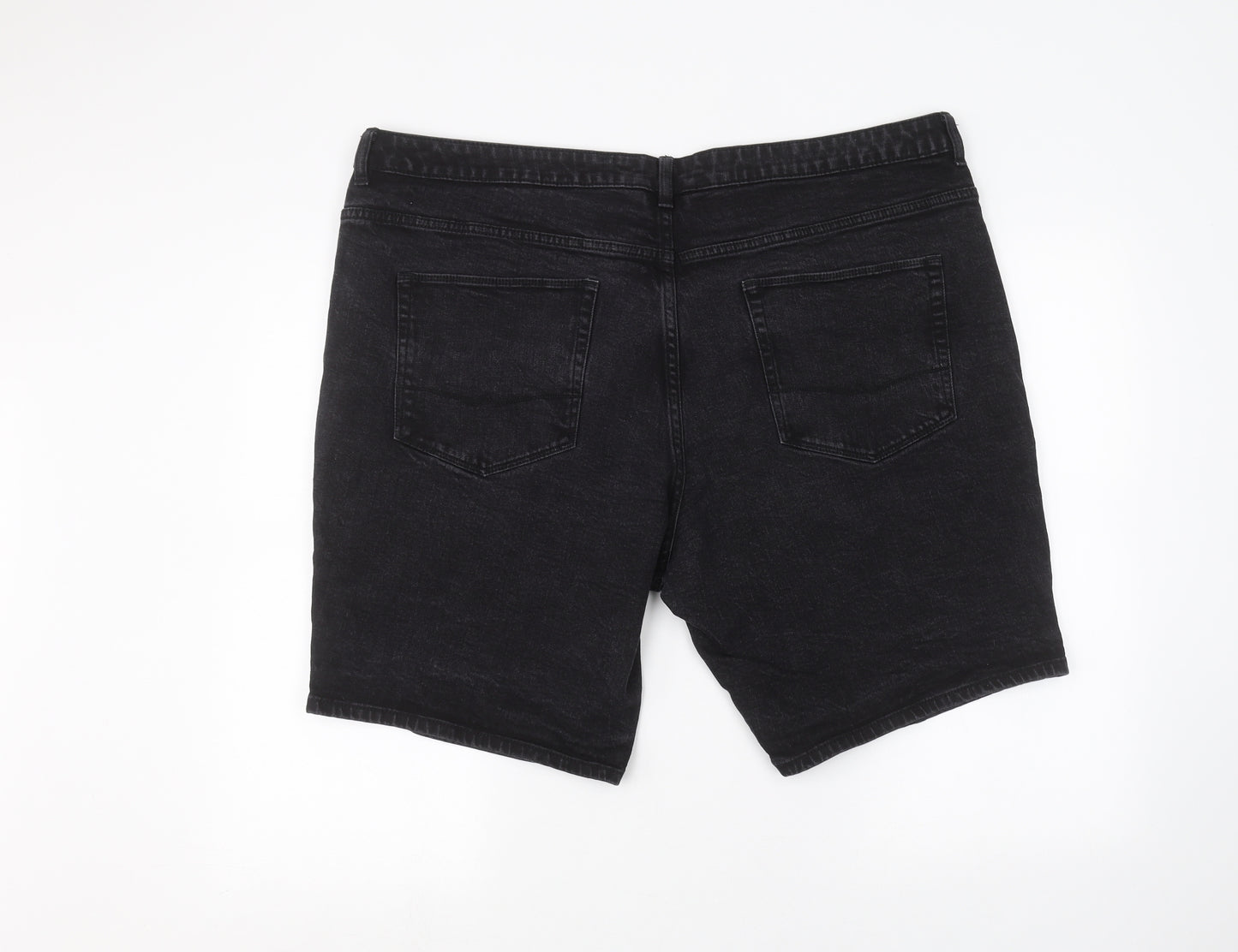 Preworn Mens Black   Bermuda Shorts Size 46 in