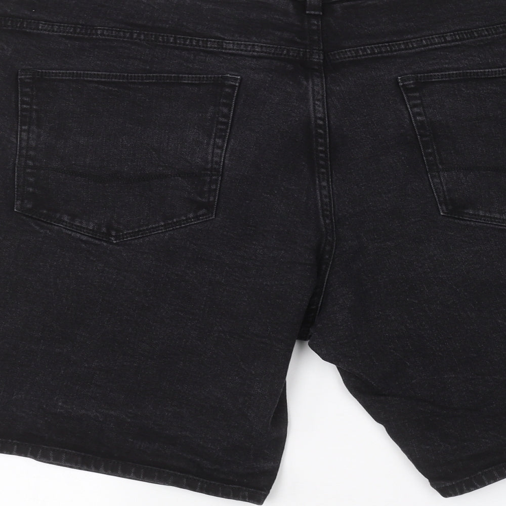 Preworn Mens Black   Bermuda Shorts Size 46 in