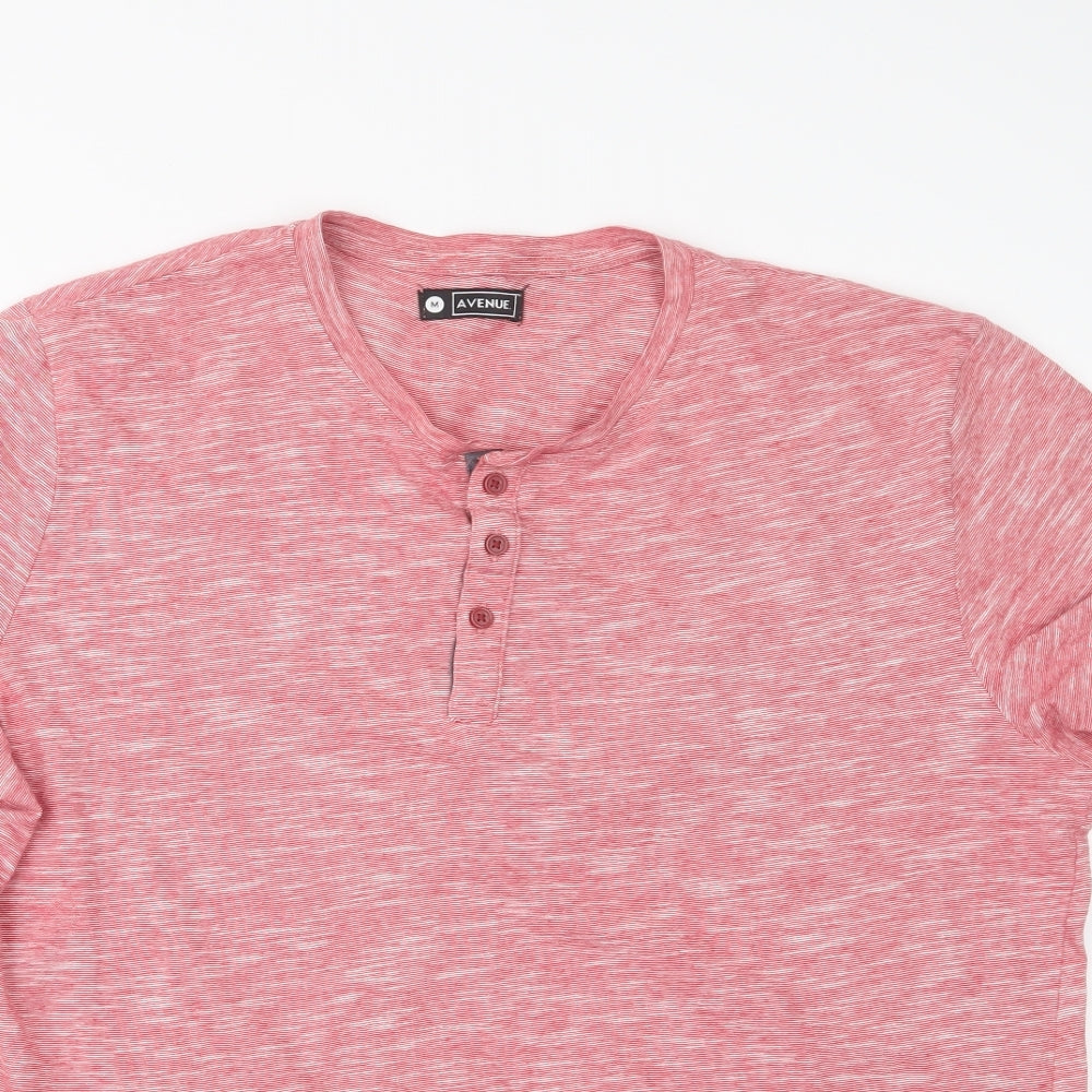 Avenue Mens Red    T-Shirt Size M