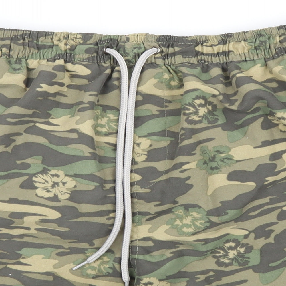 kangaroo poo Mens Green Camouflage  Bermuda Shorts Size L