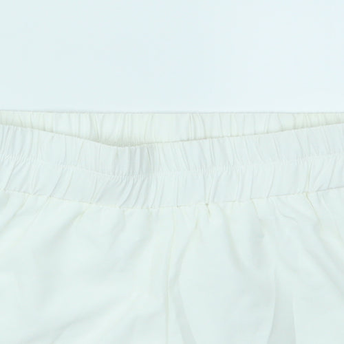 Preworn Womens White   Cut-Off Shorts Size M - stretch waistband