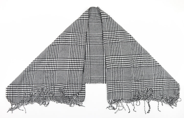 Preworn Womens White Houndstooth Scarf