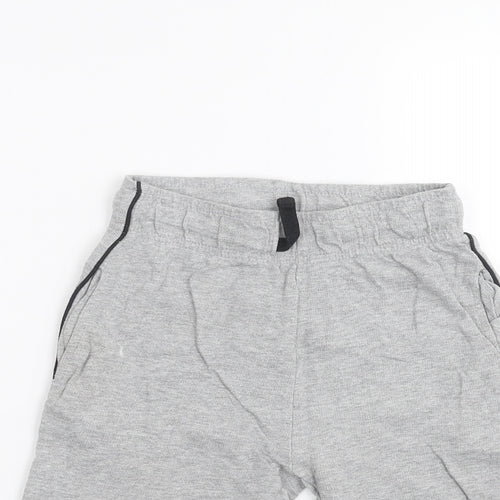 Preworn Boys Grey   Sweat Shorts Size 7 Years