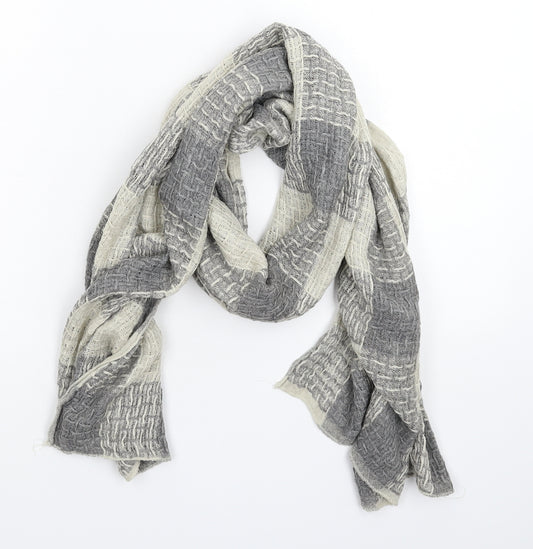 Front view of Preworn women’s grey knit scarf
