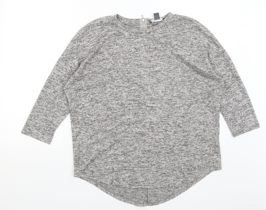Front view of Primark women’s grey basic t-shirt, size S
