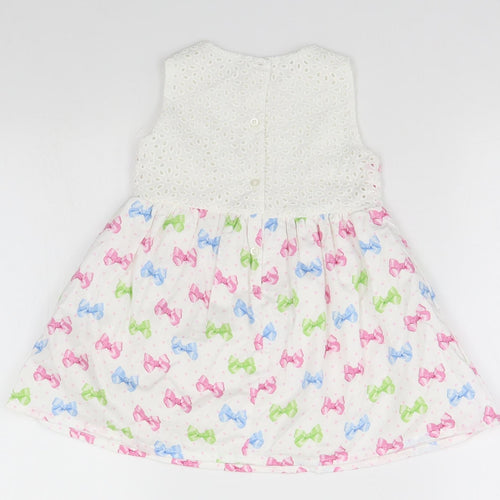Preworn Girls White Geometric  A-Line  Size 9-12 Months