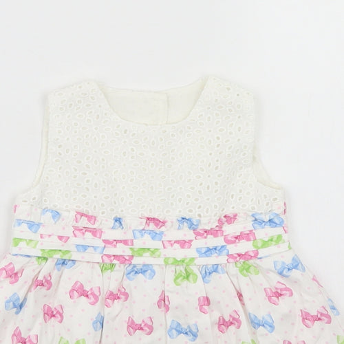 Preworn Girls White Geometric  A-Line  Size 9-12 Months