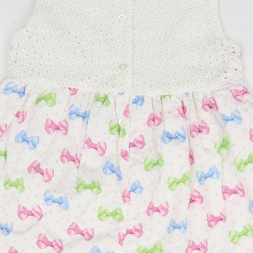 Preworn Girls White Geometric  A-Line  Size 9-12 Months