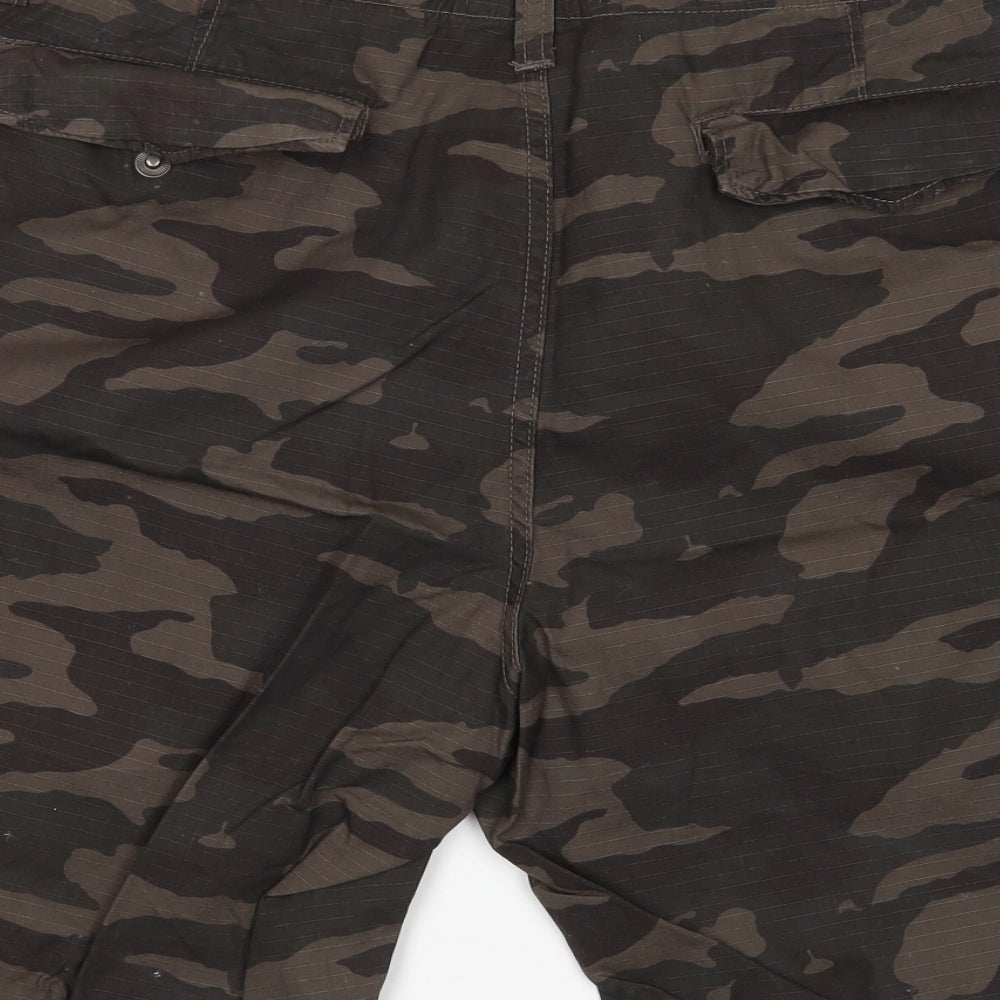 Jacemo Mens Green Camouflage  Cargo Shorts Size 40
