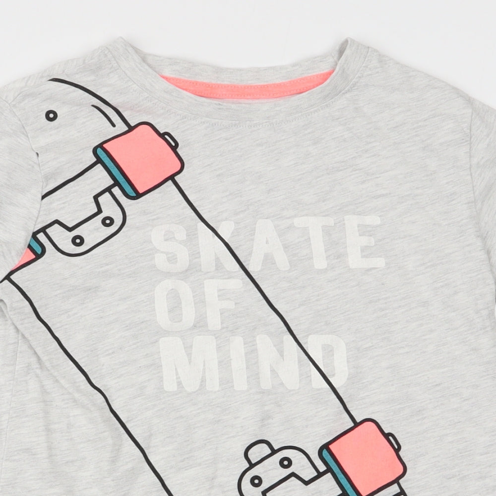 utlaws Boys Grey   Basic T-Shirt Size 7-8 Years