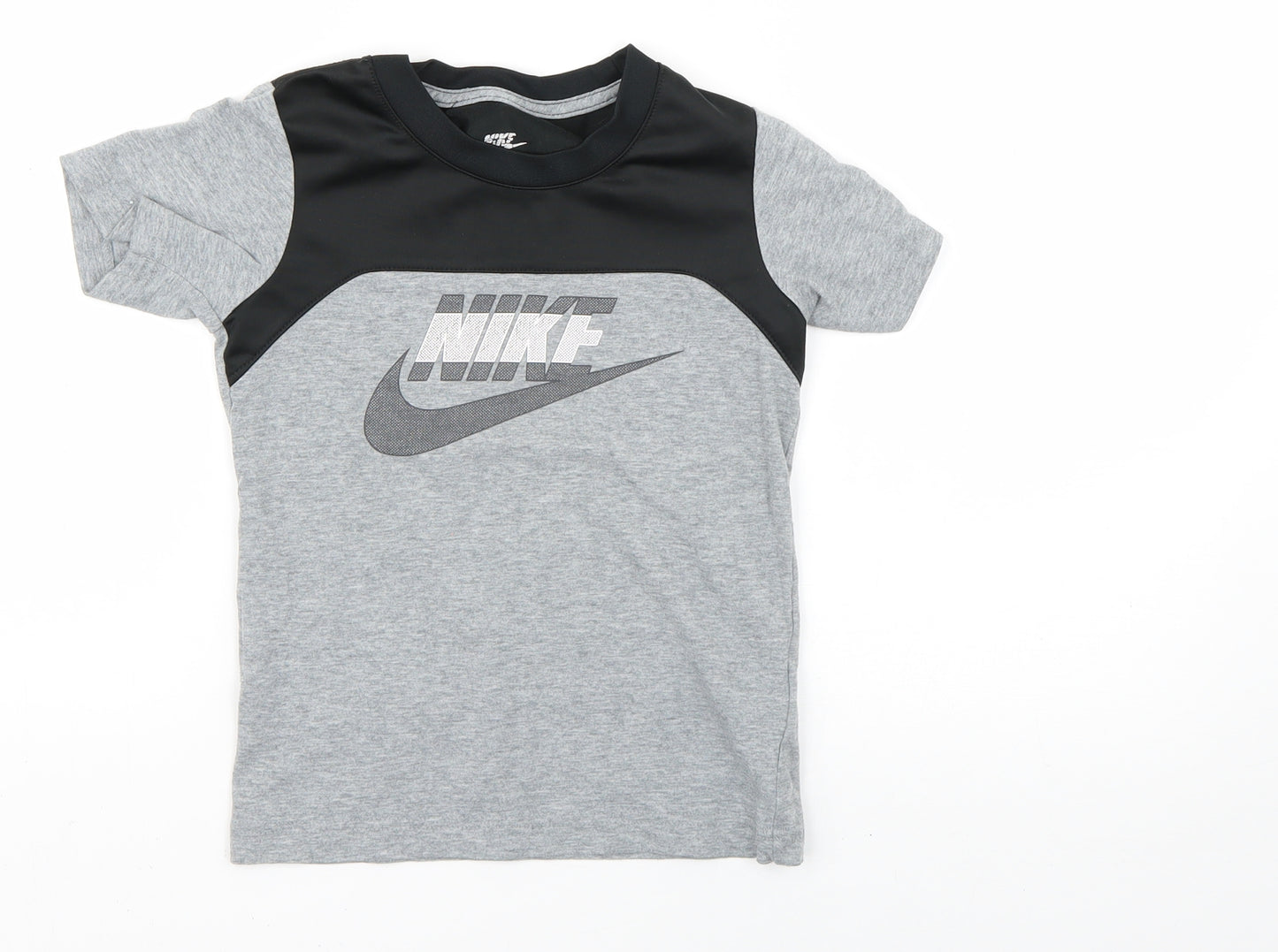 Nike Boys Grey   Basic T-Shirt Size 5-6 Years