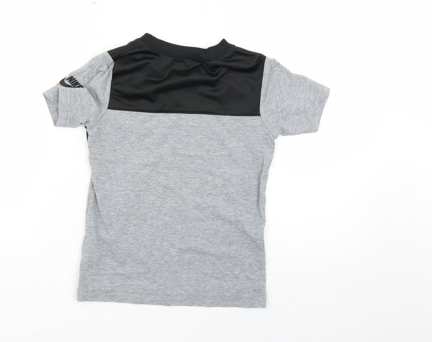 Nike Boys Grey   Basic T-Shirt Size 5-6 Years