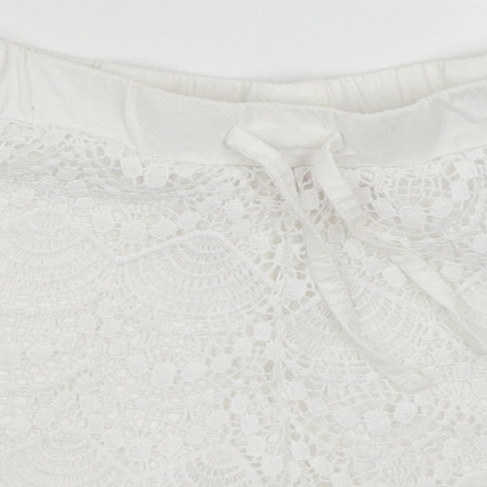 Young Dimension Girls White   Hot Pants Shorts Size 12-13 Years