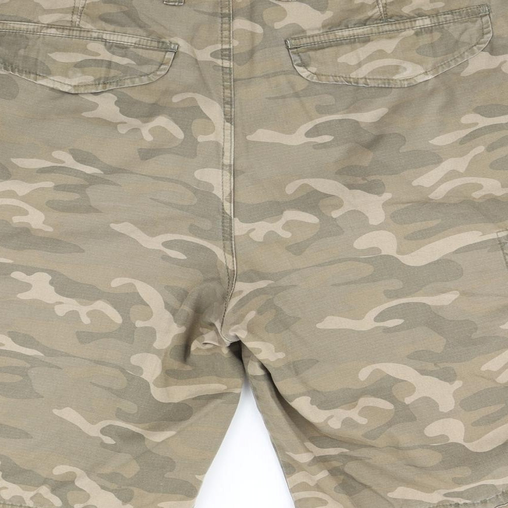 Marks and Spencer Mens Green Camouflage  Cargo Shorts Size 38 in