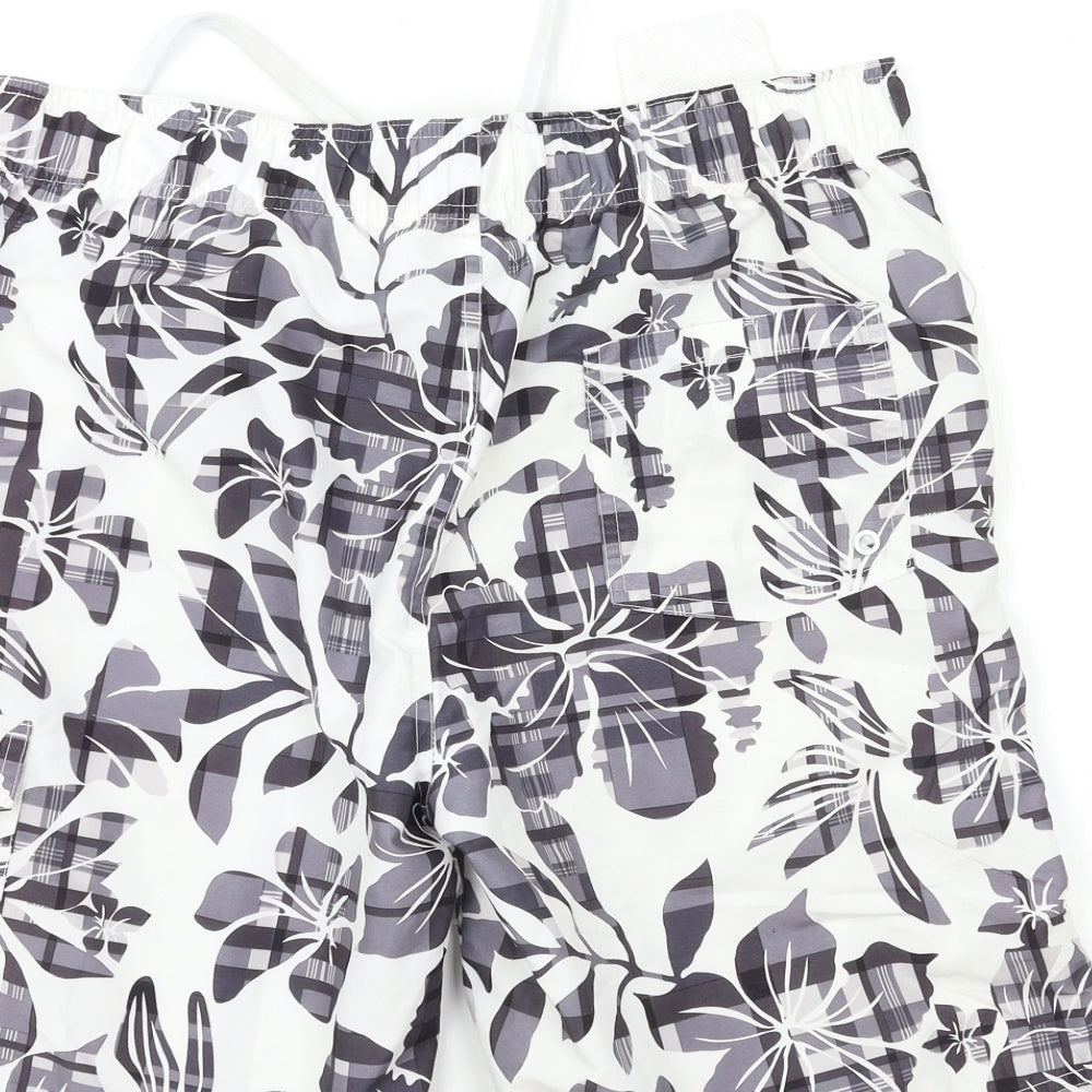 Cedar Wood State Mens White Floral  Bermuda Shorts Size M
