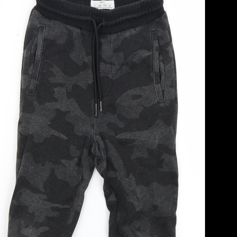 Matalan Boys Black Camouflage  Jogger Trousers Size 7 Years