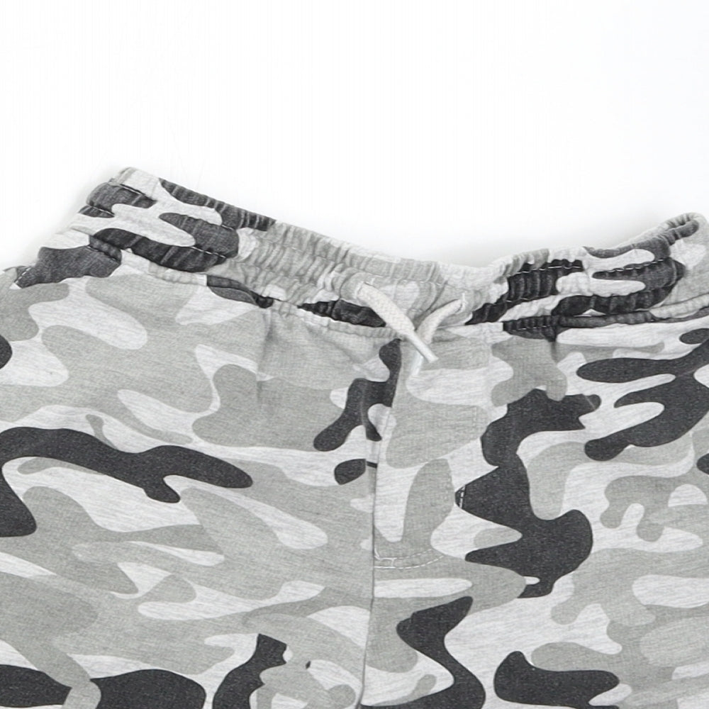 Pep & Co Boys Green Camouflage  Sweat Shorts Size 8-9 Years