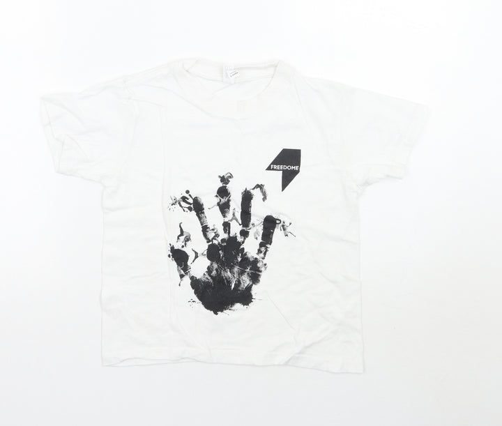 Casual classics Boys White Basic T-Shirt Size 5-6 Years