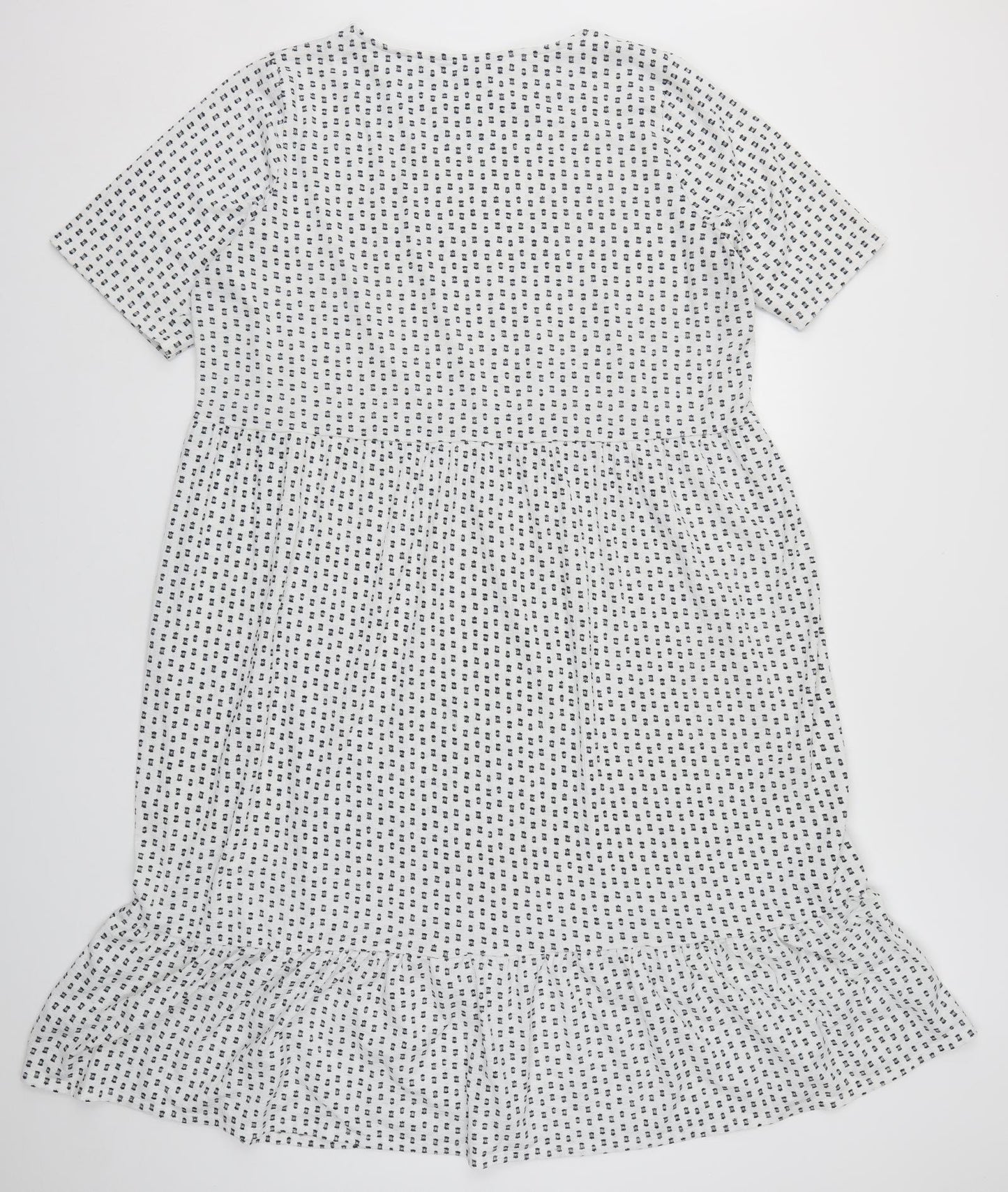 F&F Womens White Geometric  Trapeze & Swing  Size 22