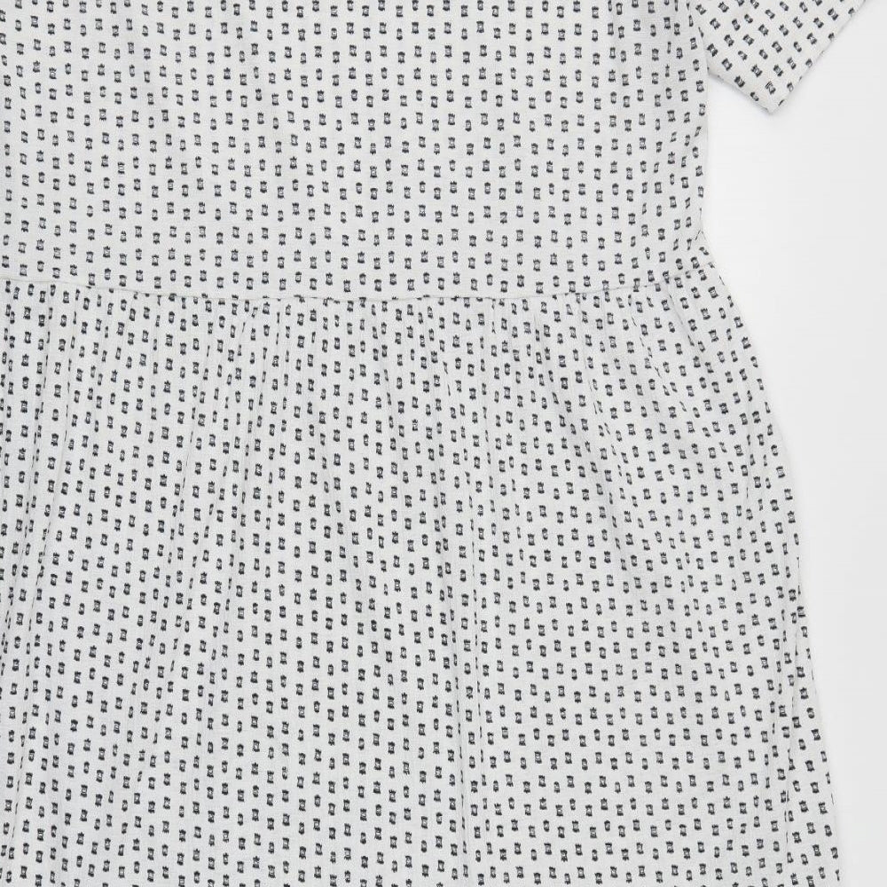 F&F Womens White Geometric  Trapeze & Swing  Size 22