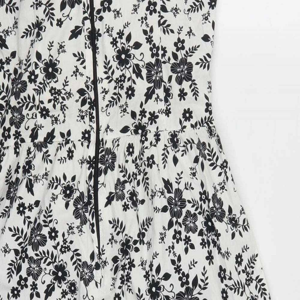 Select Womens White Floral  A-Line  Size 8  - Black and White