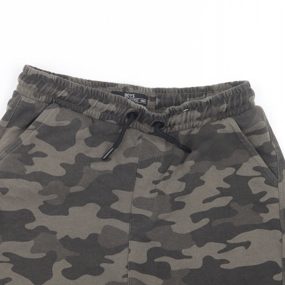 Matalan Boys Green Camouflage  Sweat Shorts Size 12 Years