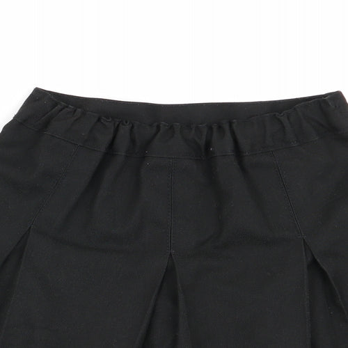 Preworn Girls Black   Pleated Skirt Size 3-4 Years