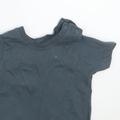 Nutmeg Baby Grey   Basic T-Shirt Size 9-12 Months