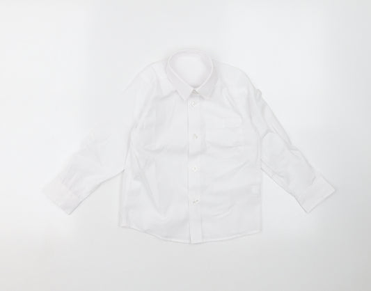 Front view of TU boys’ white basic button-up, size 3, years