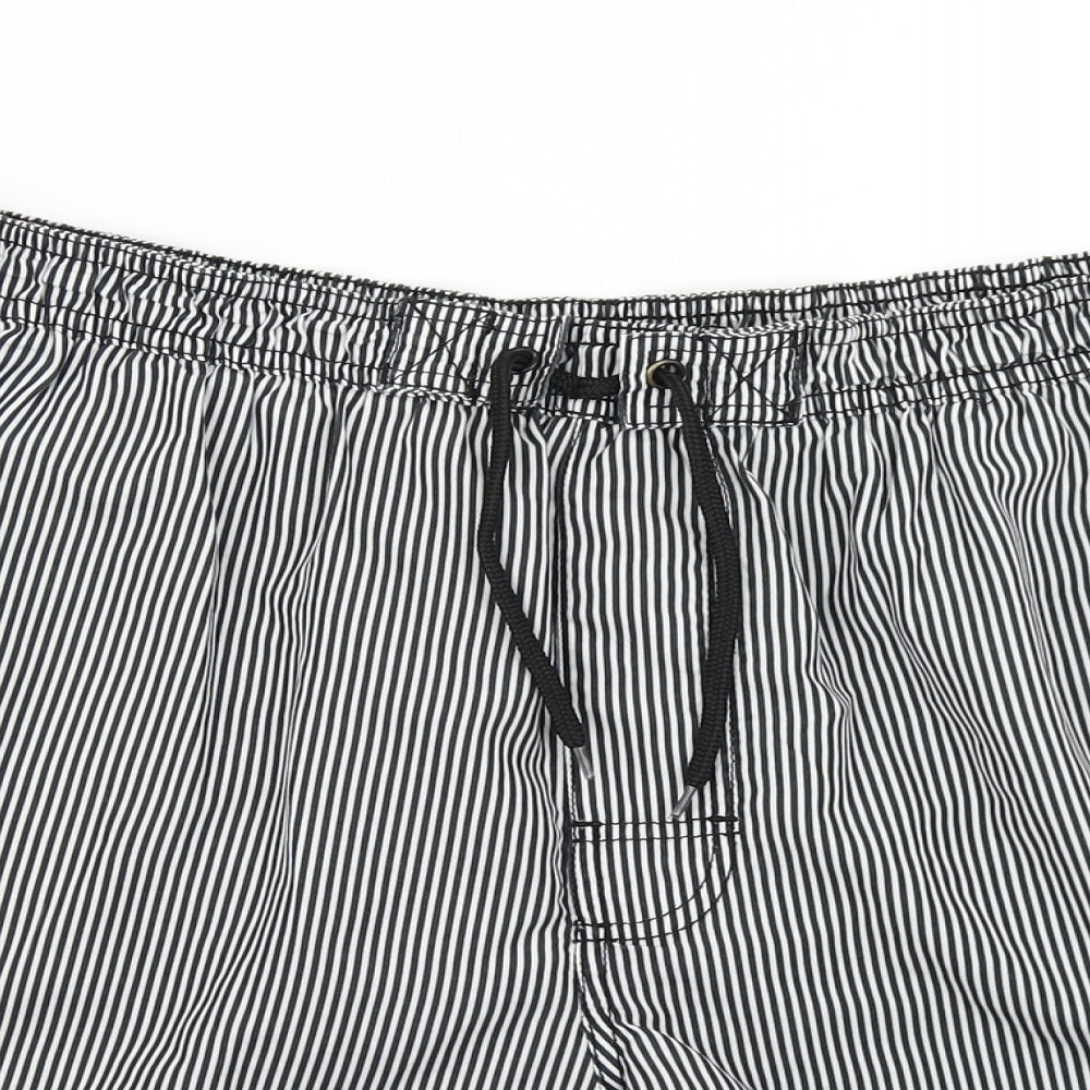 F&F Mens Black Striped  Athletic Shorts Size 2XL