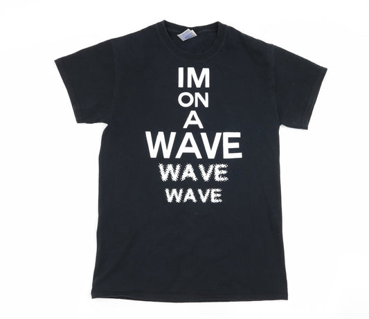 Front view of Gildan men’s black t-shirt, size S
