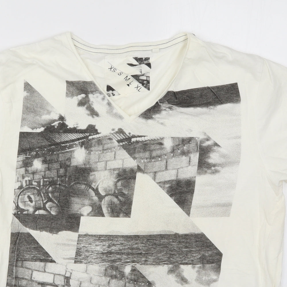 Cedar Wood State Mens White    T-Shirt Size L  - Abstract