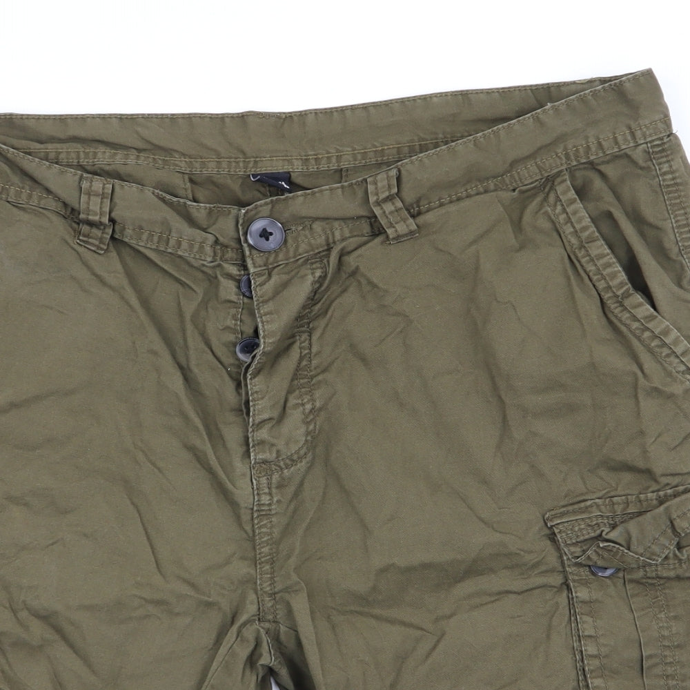 Cedar Wood State Mens Green   Cargo Shorts Size 34 in