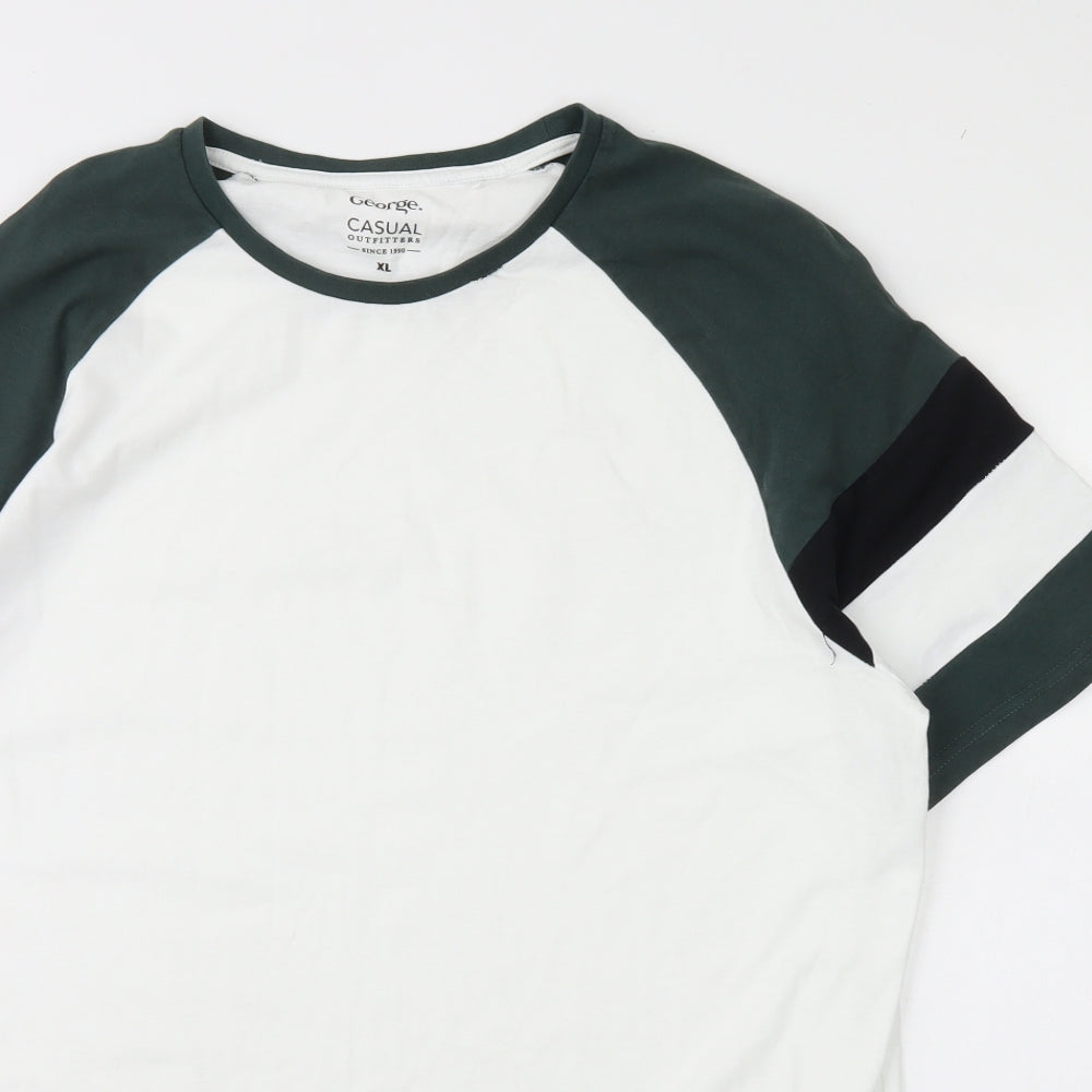 George Mens White    T-Shirt Size XL