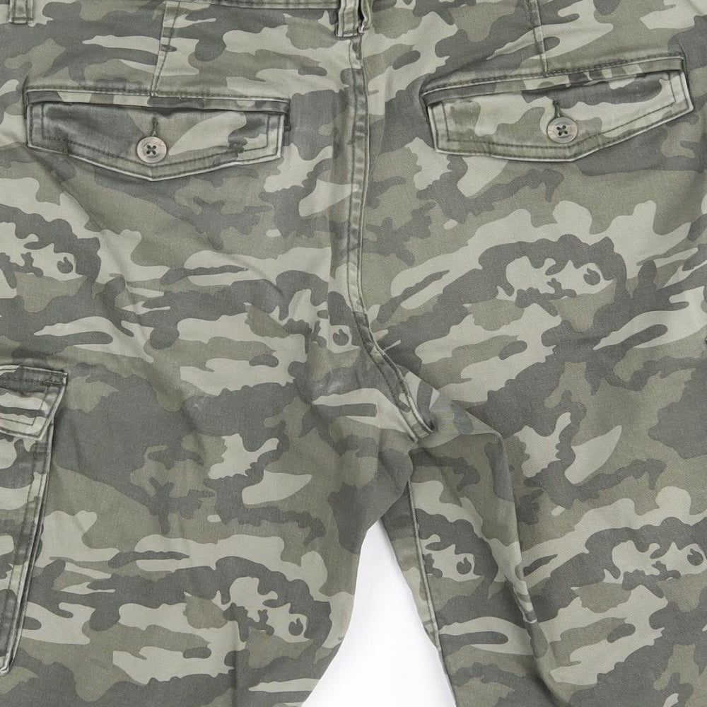 F&F Womens Green Camouflage  Cargo Shorts Size 32