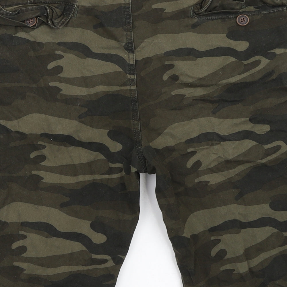 Peacocks Mens Green Camouflage  Cargo Shorts Size 38 in