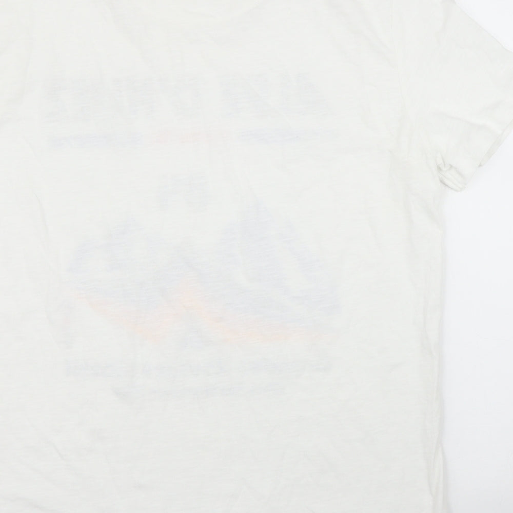 George Mens White    T-Shirt Size M