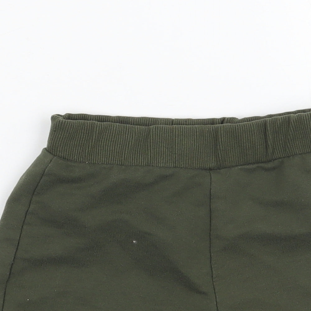 McKenzie Boys Green   Sweat Shorts Size 5-6 Years
