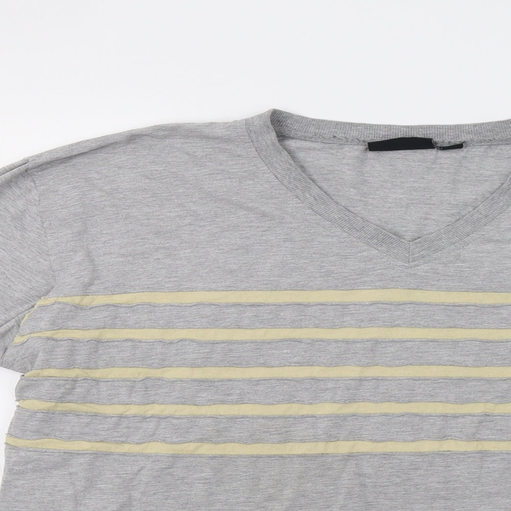 FILA Mens Grey Striped   T-Shirt Size XL