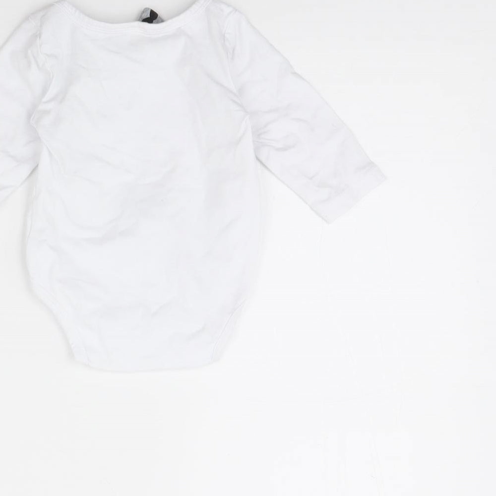 Preworn Baby White   Babygrow One-Piece Size 6-9 Months