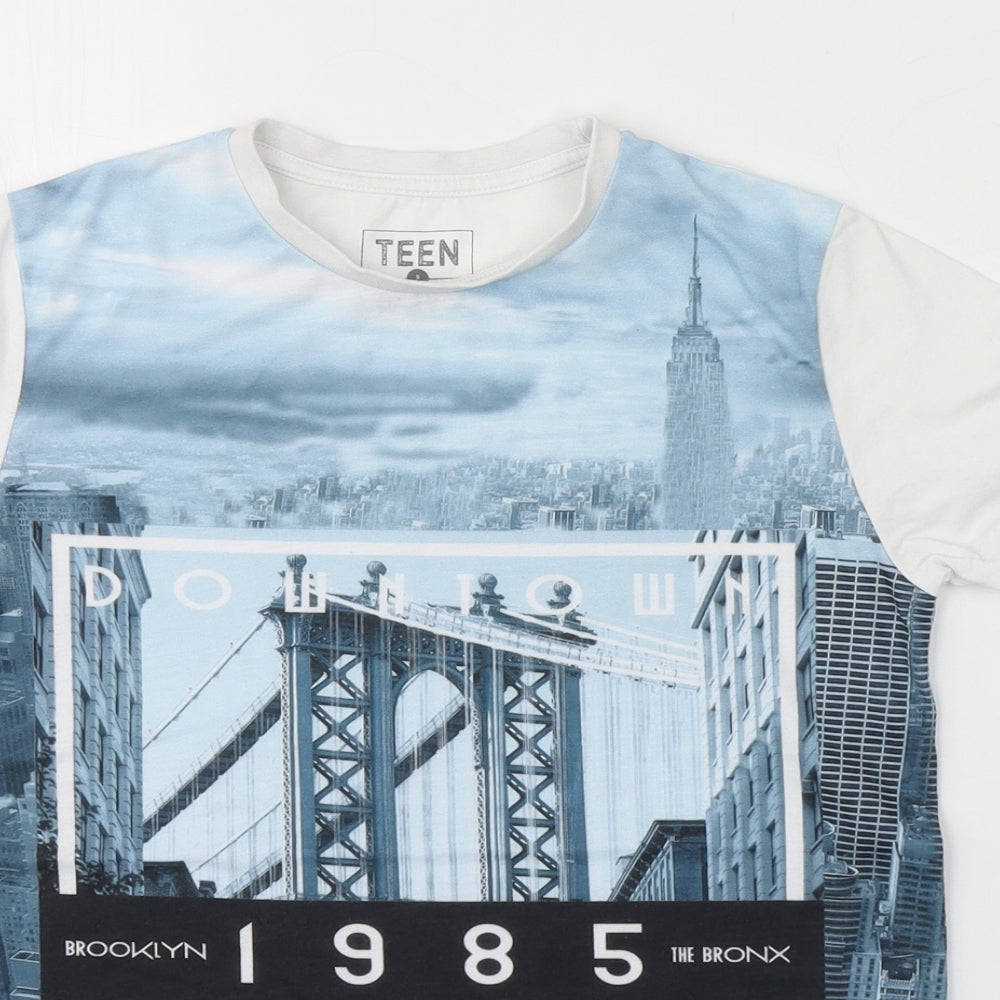 Preworn Boys White   Basic T-Shirt Size 9 Years