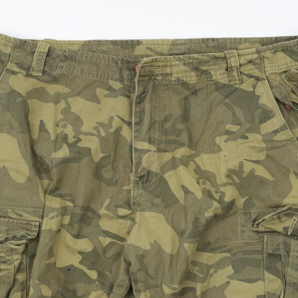 South Bay Mens Green Camouflage  Cargo Shorts Size 38