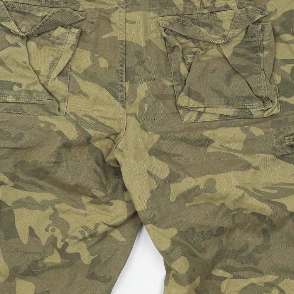 South Bay Mens Green Camouflage  Cargo Shorts Size 38