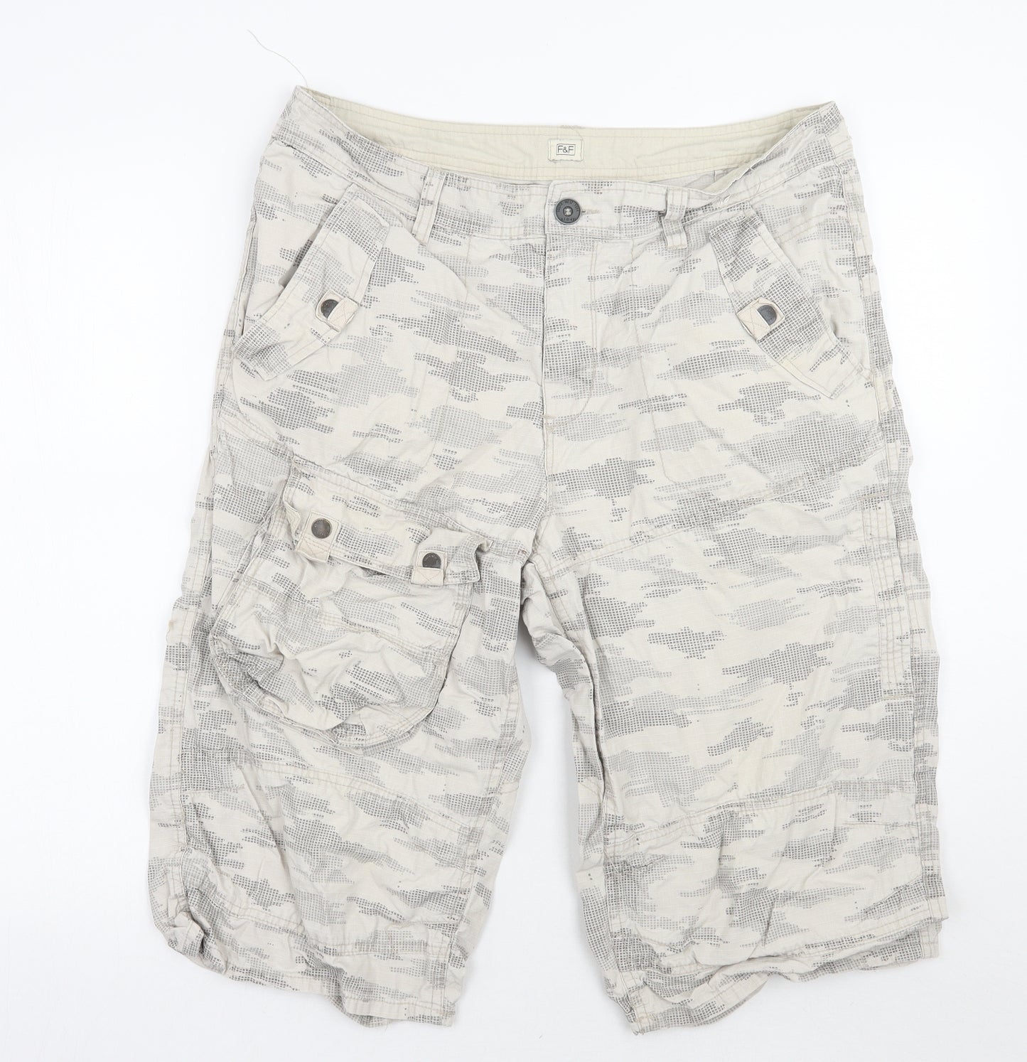 F&F Womens Ivory Camouflage  Cargo Shorts Size 34
