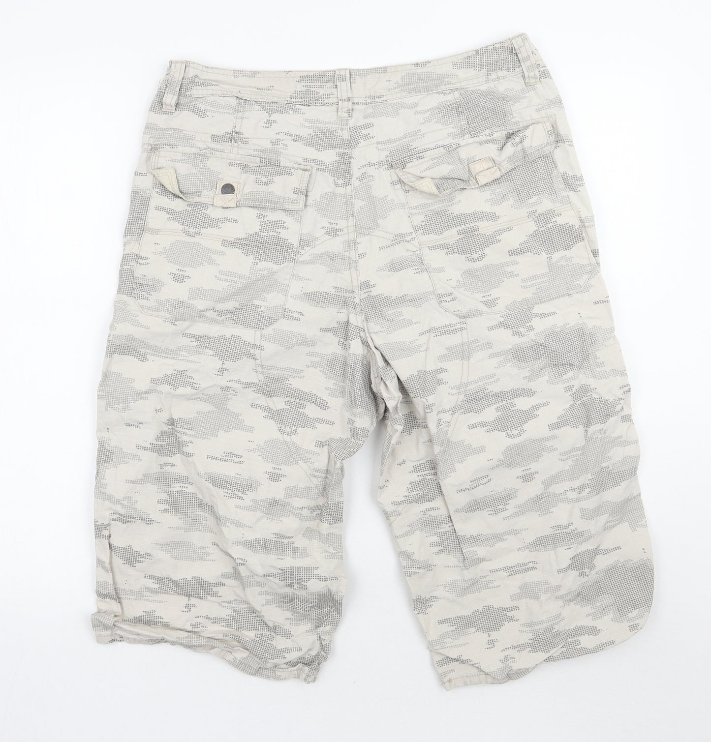 F&F Womens Ivory Camouflage  Cargo Shorts Size 34