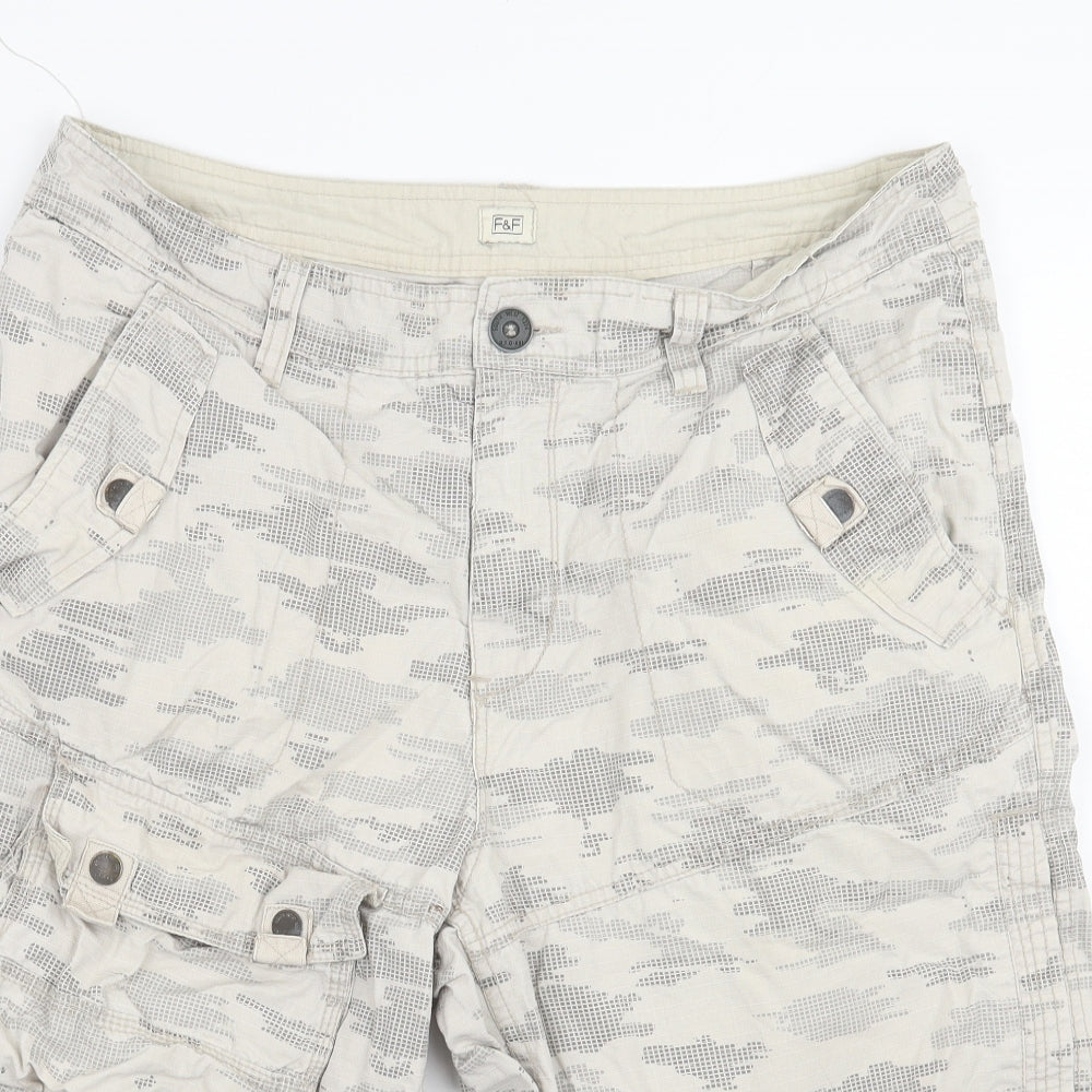 F&F Womens Ivory Camouflage  Cargo Shorts Size 34