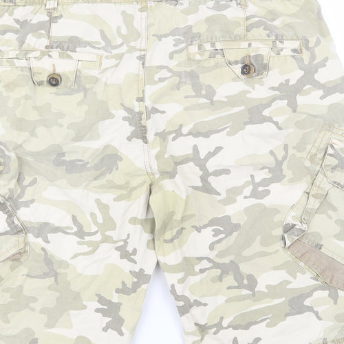 Cedar Wood State Mens Green Camouflage  Chino Shorts Size 36