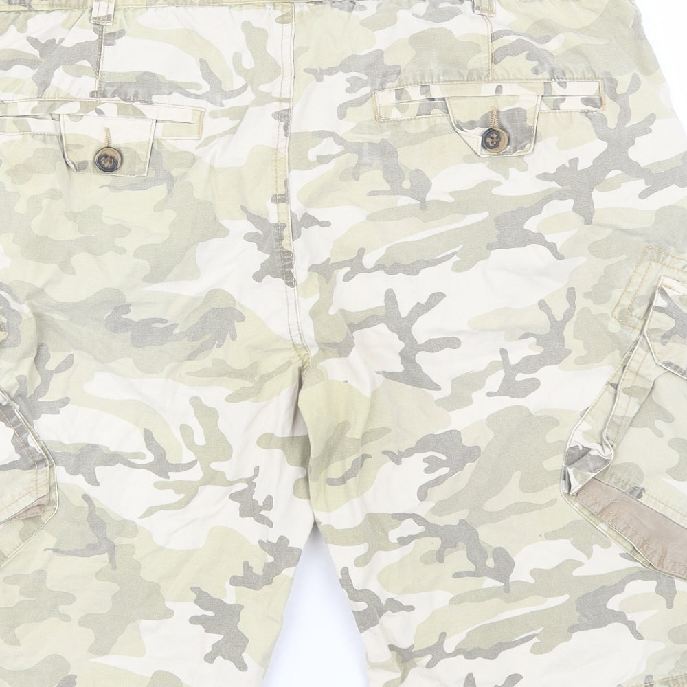 Cedar Wood State Mens Green Camouflage  Chino Shorts Size 36