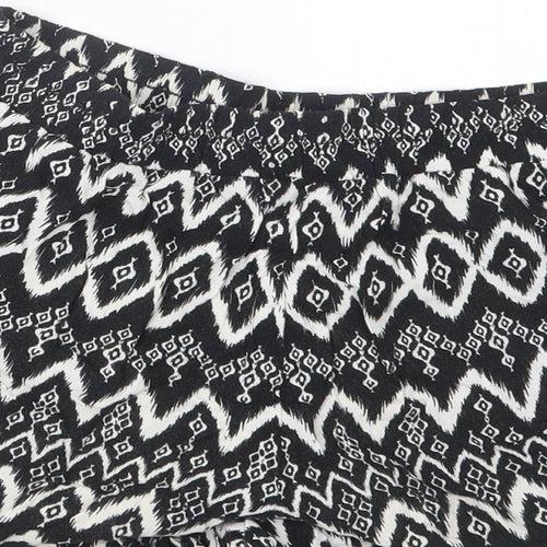 BeBop Womens Black Geometric  Bermuda Shorts Size M